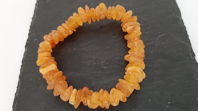 Nešlifuotas natūralaus gintaro apyrankė