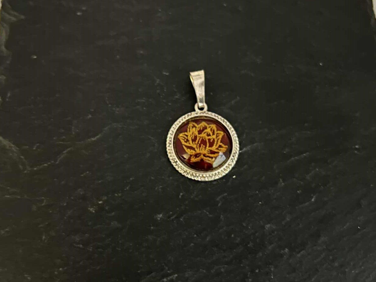 Gintaro pakabukas „Gėle”