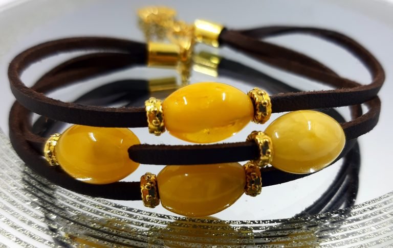 Gintaro apyrankė „Alyvuogės”