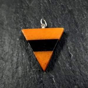 Gintaro pakabukas „Trikampis”