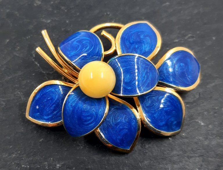 Gintarinė sagė „Gėlė”