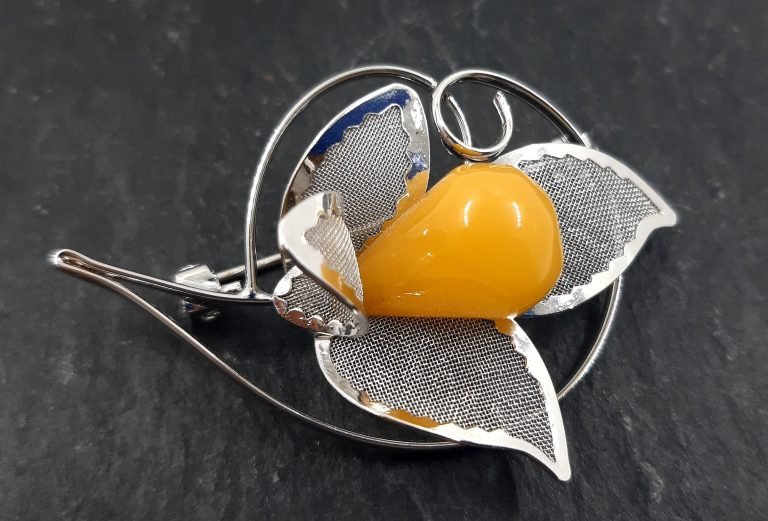 Gintarinė sagė „Gėlė”