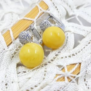 Elegantiški auskarai su gintaro rutuliukais