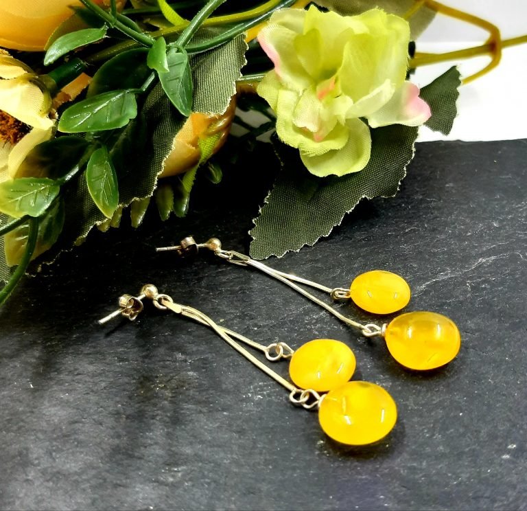 Gražūs ilgi gintaro auskarai