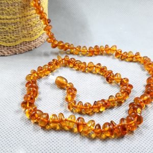 Konjako spalvos Baltijos gintaro vėrinys