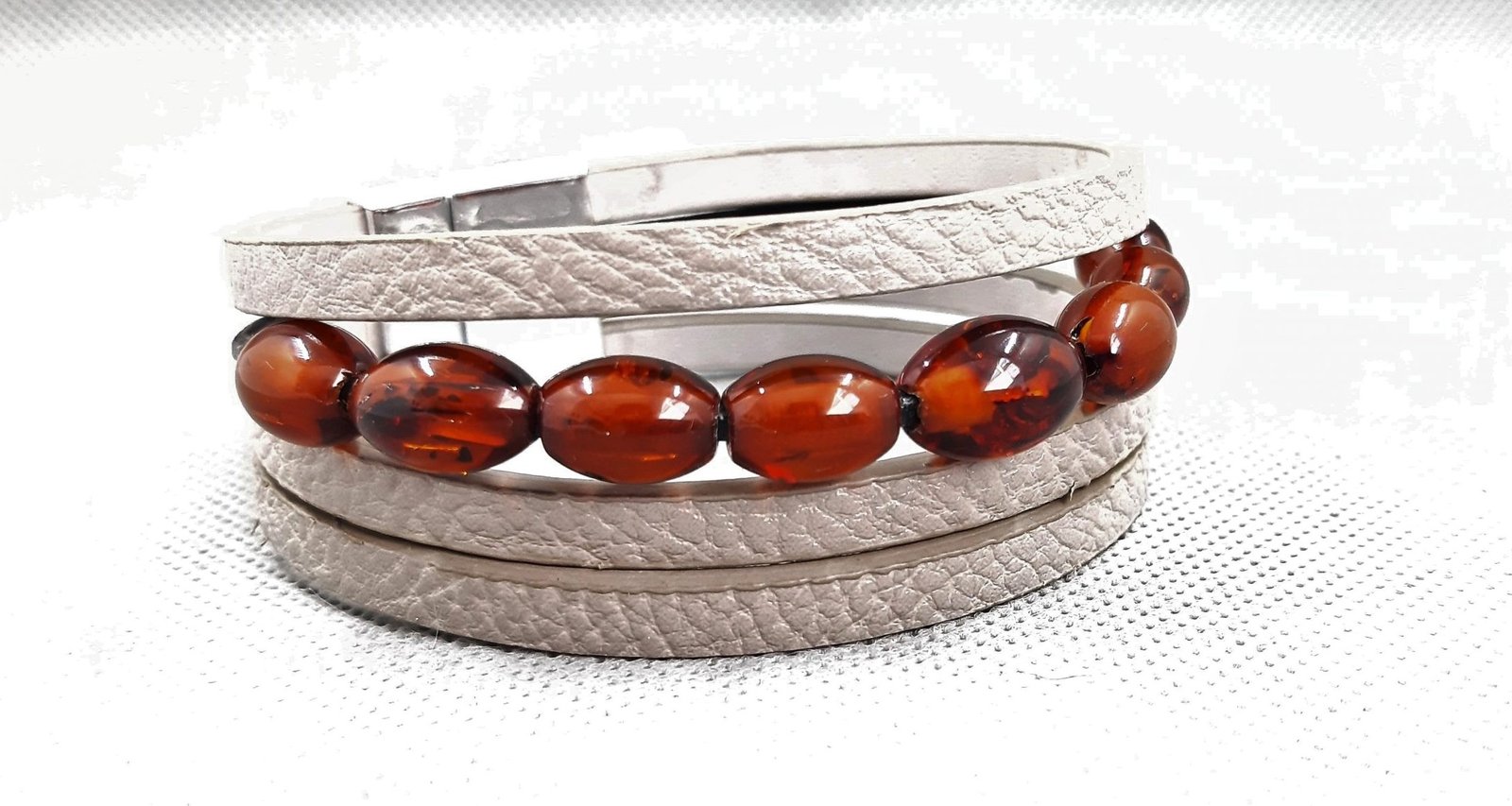 Gintaro alyvuogių apyrankė