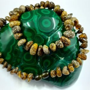 Žalia gintaro vėrinys