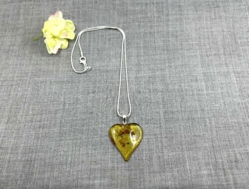 Gintarinis pakabukas "Širdis" su grandinėle